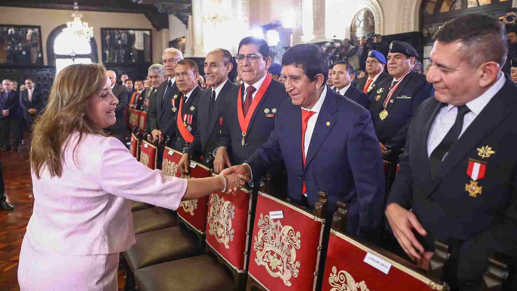 Perú aprueba amnistía e indulto a fuerzas armadas y de seguridad pese a advertencias internacionales