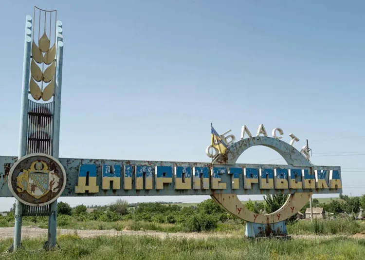 Una señal de tráfico que indica la entrada a la región de Dnipropetrovsk.
Fotógrafo: Florent Vergnes/AFP/Getty Images