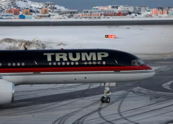 El avión de Donald Trump en Nuuk, la capital de Groenlandia, durante la última visita de su hijo, Donald Trump Jr. / Créditos: archivo