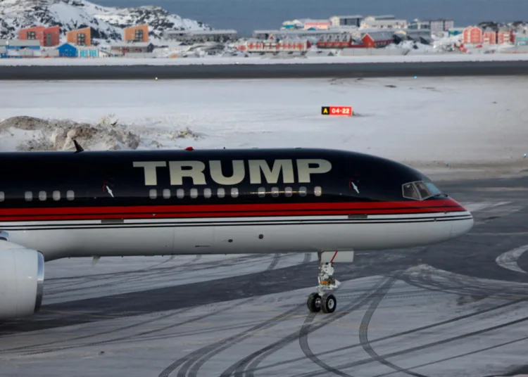El avión de Donald Trump en Nuuk, la capital de Groenlandia, durante la última visita de su hijo, Donald Trump Jr. / Créditos: archivo
