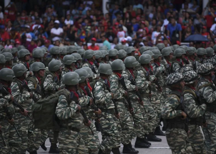 El ejército de Venezuela está en alerta máxima por el despliegue de buques estadounidenses cerca de sus costas. Créditos: Carlos Becerra/Bloomberg