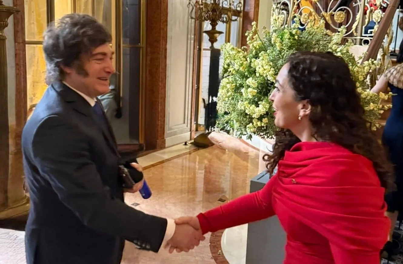 ¿Descuido diplomático? Javier Milei se encuentra con la presidenta de Kosovo a pesar de que Argentina no lo reconoce y despliega tropas en las Islas Malvinas