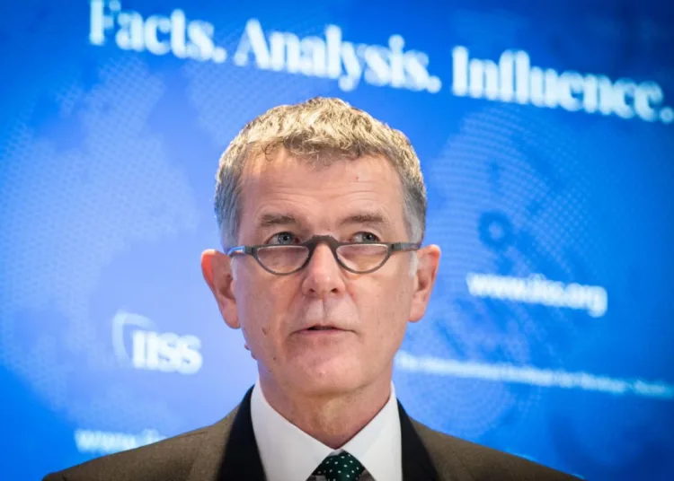 El jefe saliente del MI6 británico, Richard Moore, aseguró que Putin no muestra absolutamente ninguna evidencia de querer negociar la paz en Ucrania. Créditos: Stefan Rousseau/PA