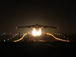 Un B-2 Spirit de la Fuerza Aérea de los Estados Unidos despega para apoyar la Operación MIDNIGHT HAMMER en la Base de la Fuerza Aérea Whiteman, Misuri, junio de 2025.