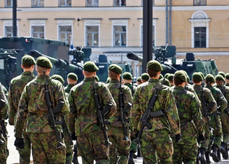 Estudio advierte que Rusia está intensificando su campaña de desinformación y presión contra Finlandia. Créditos: Jukka Salo/Shutterstock