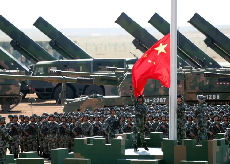 El próximo Plan Quinquenal (2026-2030) perfila la fusión civil-militar como mecanismo principal de modernización. Créditos: Pang Xinglei/Xinhua via AP