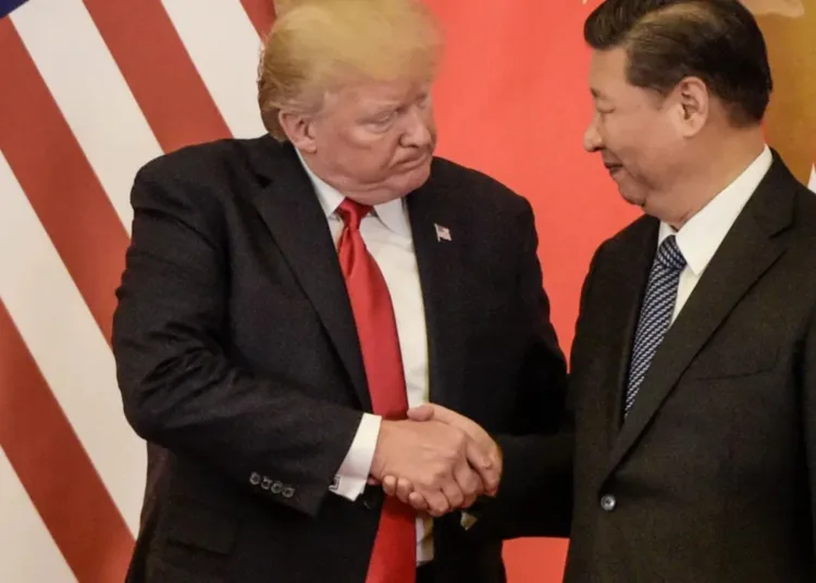 La guerra arancelaria de Trump influye en el rediseño de políticas de China, aunque su plan quinquenal excede el mandato del republicano / Créditos: Fred Dufour-AFP vía Getty Images