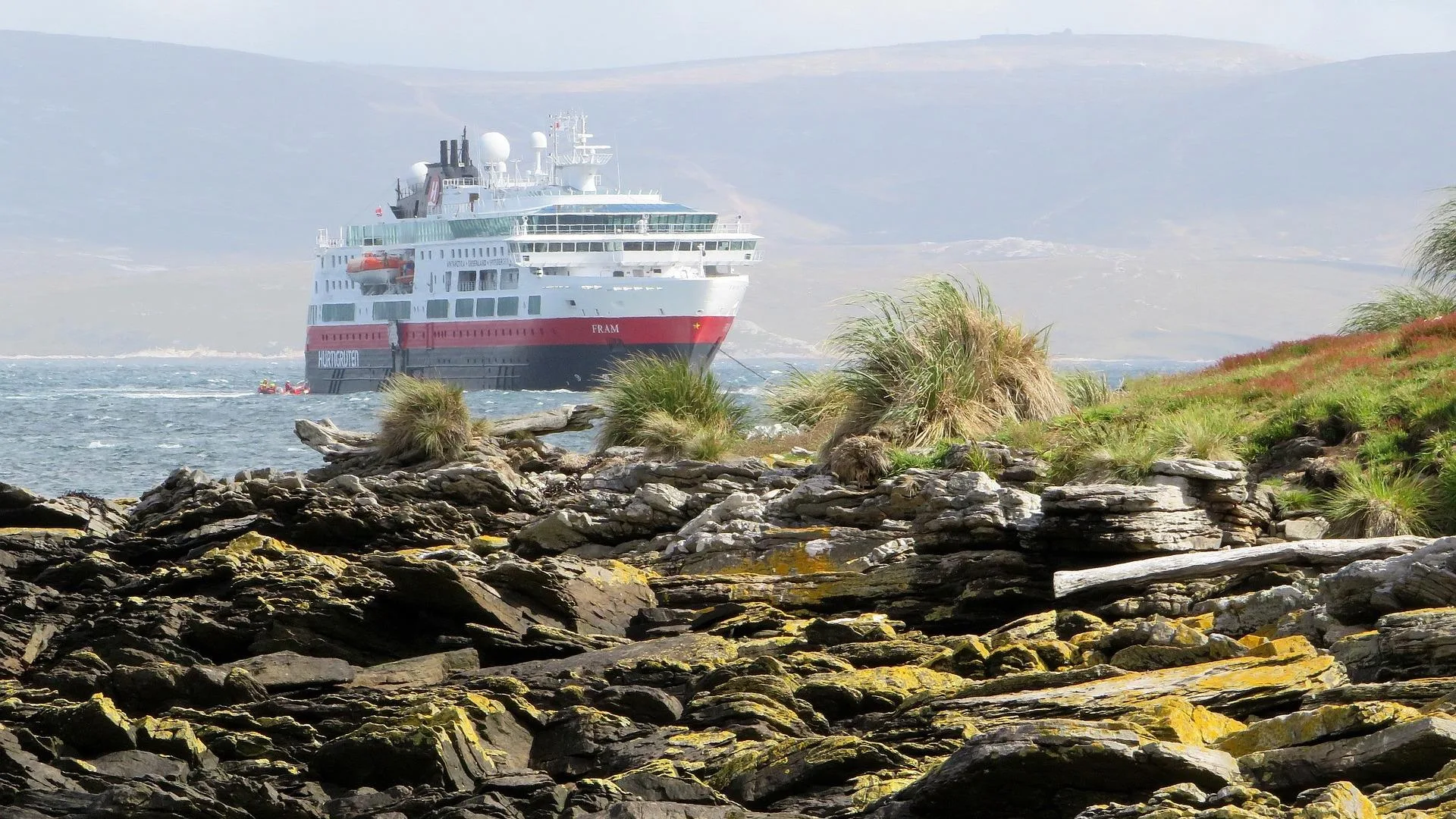 Entre cruceros y pingüinos: la geopolítica silenciosa de las Islas Malvinas