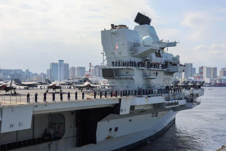 HMS Prince of Wales en Japón vía X