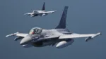 Dos F-16 de la Fuerza Aérea Rumana sobrevuelan el Mar Báltico.  31 de mayo de 2023. Imágenes cortesía del Mando Aéreo Aliado de la OTAN