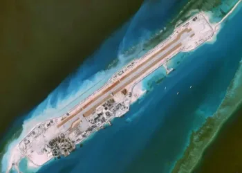 Vietnam ha construido una pista en Barque Canada, una isla disputada en el Mar de China Meridional. Crédito : CSIS