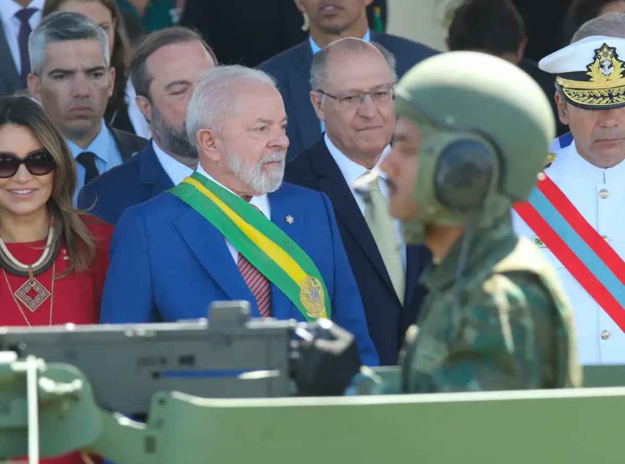 Brasil debate tener armas nucleares por primera vez en su historia