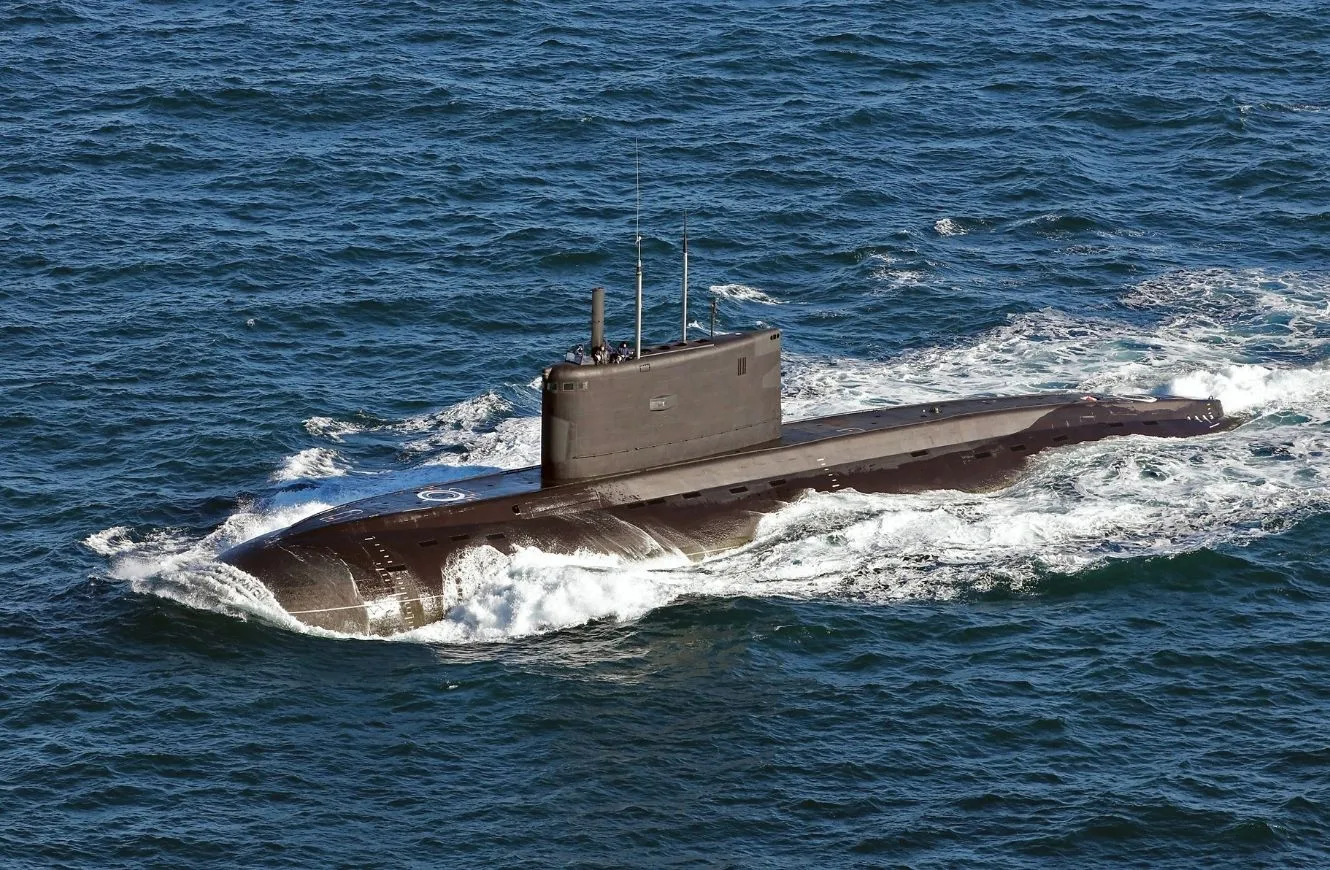 Francia rastrea un submarino ruso frente a las costas de Bretaña tras detectar su presencia en aguas de la OTAN