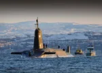 El submarino nuclear HMS Vanguard regresa a la Base Naval HM Clyde, Faslane, Escocia, tras una patrulla. Tam McDonald