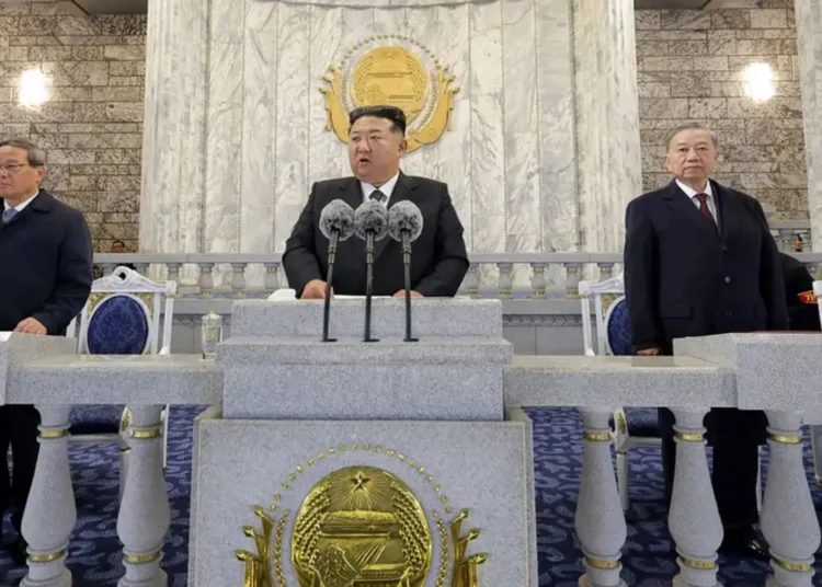 Bajo el mandato de Kim, Corea del Norte ha intensificado su programa de misiles balísticos [ARCHIVO: 10 de octubre de 2025]. Image: KCNA/KNS/AFP