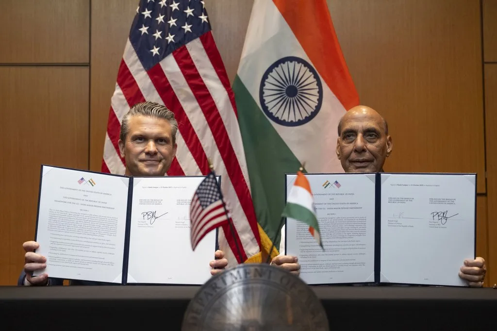 India y Estados Unidos firman un pacto de defensa de 10 años en plena tensión comercial