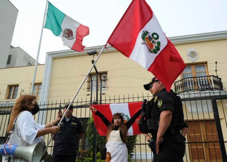 Perú rompió relaciones con México luego que este país asilara en su embajada a una exministra investigada por el autogolpe de estado de diciembre de 2022 / Créditos: Reuters