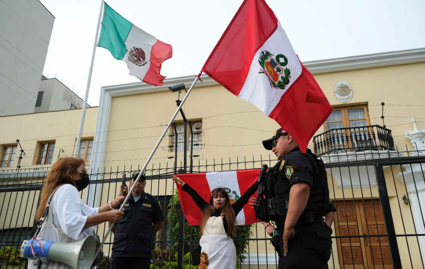 Perú rompe relaciones diplomáticas con México tras el asilo concedido a la exministra Betssy Chávez 