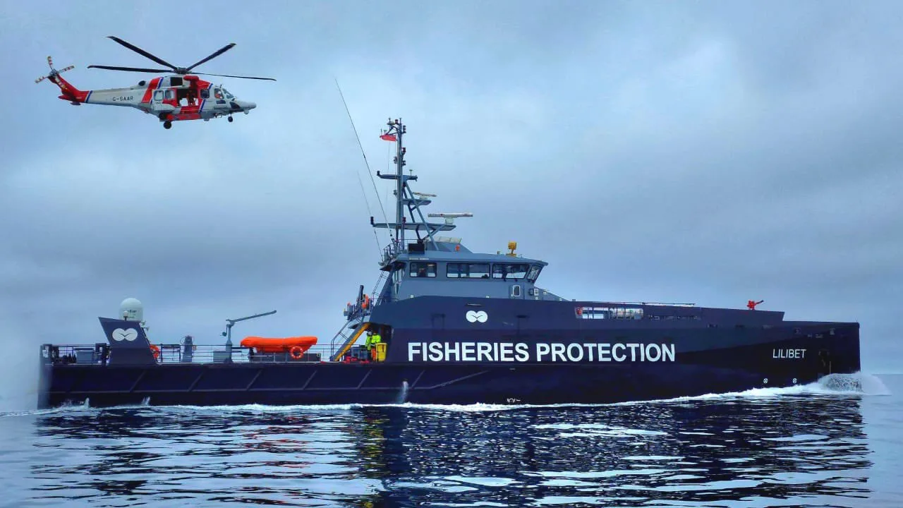 El patrullero del Reino Unido FPV Lilibet, que opera en las Islas Malvinas, hace escala en Uruguay y refuerza la logística británica en el Atlántico Sur