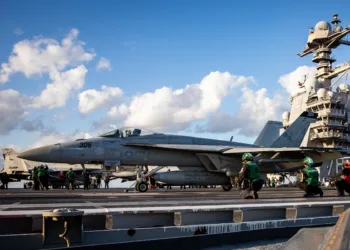 caza F/A-18 Super Hornet operando desde el portaaviones USS Gerald R. Ford