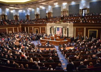 Los republicanos lograron el apoyo de algunos legisladores demócratas para terminar con el cierre de gobierno en Estados Unidos / Créditos: news.hexun