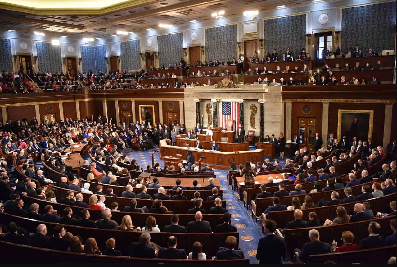 El Senado de Estados Unidos da el primer paso para reabrir el gobierno, mientras se acumulan los conflictos