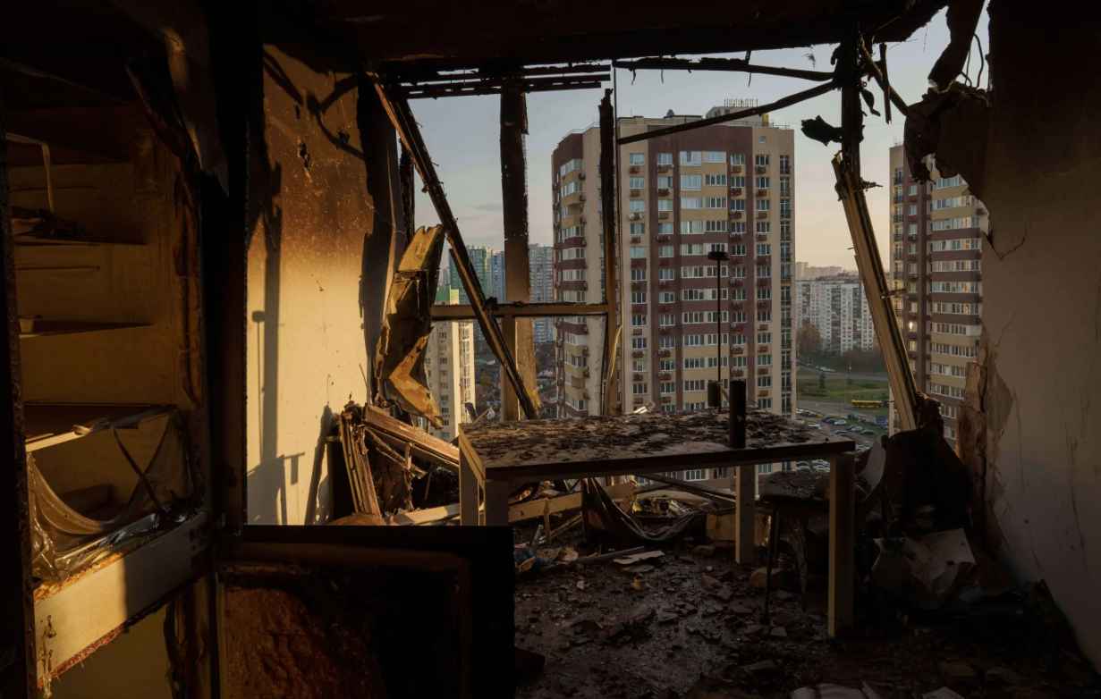 Rusia bombardea Kiev y Ucrania ataca un puerto clave para las exportaciones de petróleo ruso