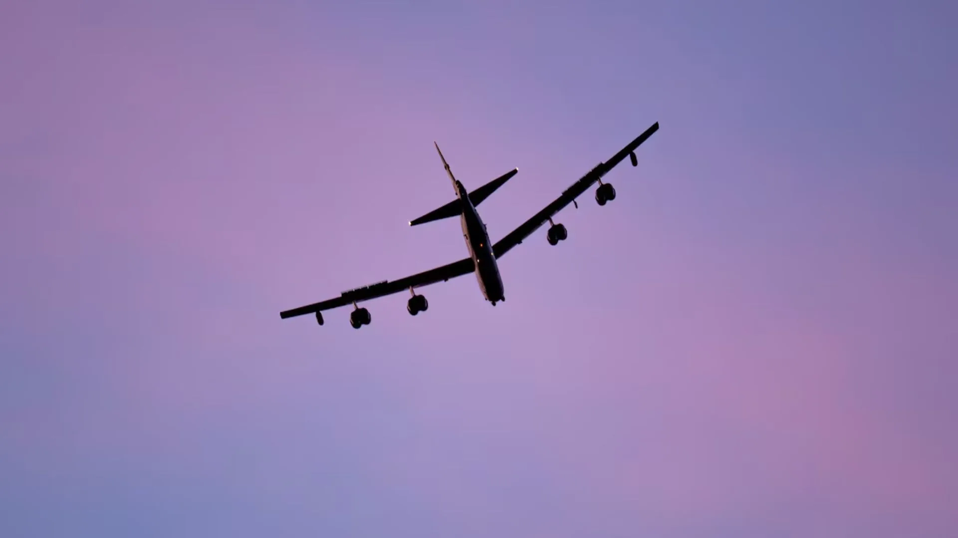 La Fuerza Aérea de EE.UU. despliega bombarderos B-52 en Morón para una misión conjunta, afianzando la relación con Europa