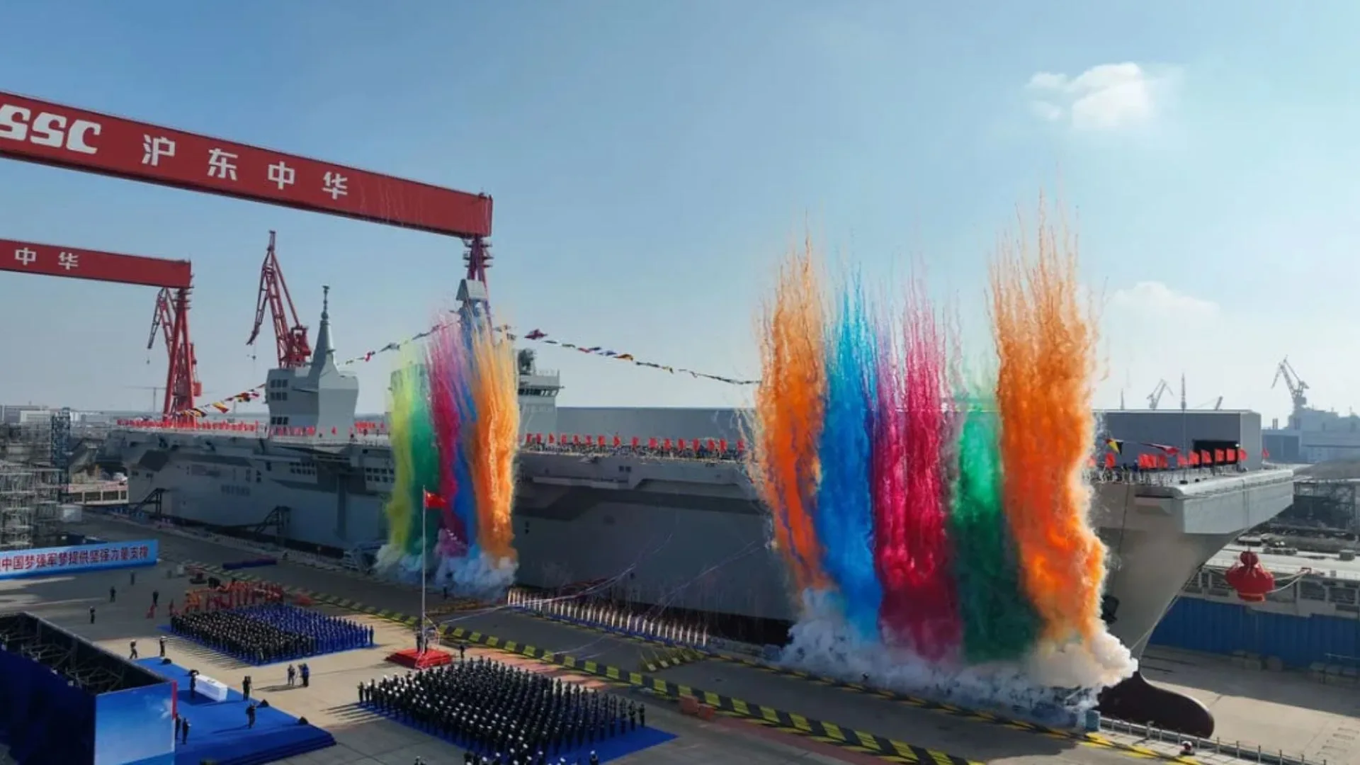 El nuevo buque de asalto anfibio Tipo 076 de la Armada de China se alista para ser puesto en servicio