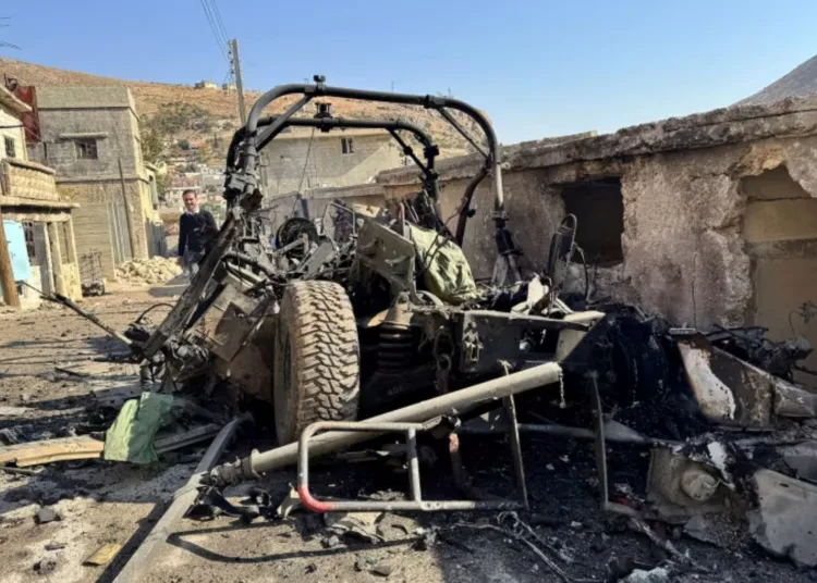 Las secuelas tras un ataque israelí en Beit Jinn, Siria, el viernes 28 de noviembre. (Ali Ahmed al-Najjar/Reuters)
