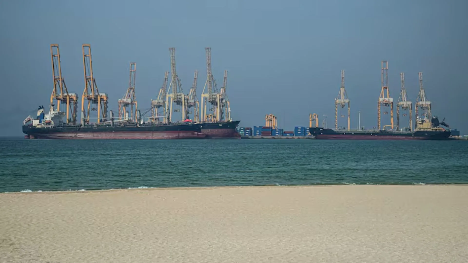 Un petrolero habría sido capturado por fuerzas iraníes en el Golfo de Omán tras zarpar de Emiratos Árabes Unidos