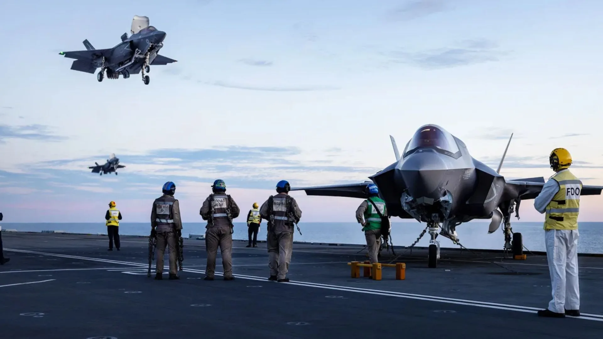 El Reino Unido acelera su modernización militar con nuevos blindados, flota naval autónoma y cazas F-35 en el Mediterráneo