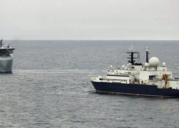 El RFA Proteus se acerca al Yantar en el mar de Irlanda en noviembre 2024. Créditos: NavyLookout