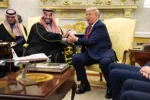 El presidente Donald Trump se reúne con el príncipe heredero de Arabia Saudita, Mohammed bin Salman, en el Despacho Oval de la Casa Blanca, el martes 18 de noviembre de 2025, en Washington. (Foto AP/Evan Vucci)