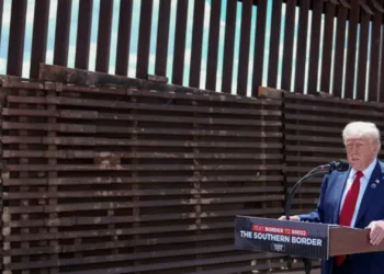 Trump promete prohibir la migración de “países del tercer mundo” y llama por deportaciones masivas