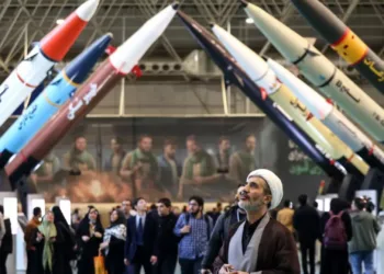 Estados Unidos ha sancionado a 32 personas y empresas de todo el mundo que, según afirma, están suministrando material para los programas de misiles balísticos y drones de Irán. ATTA KENARE/AFP a través de Getty Images