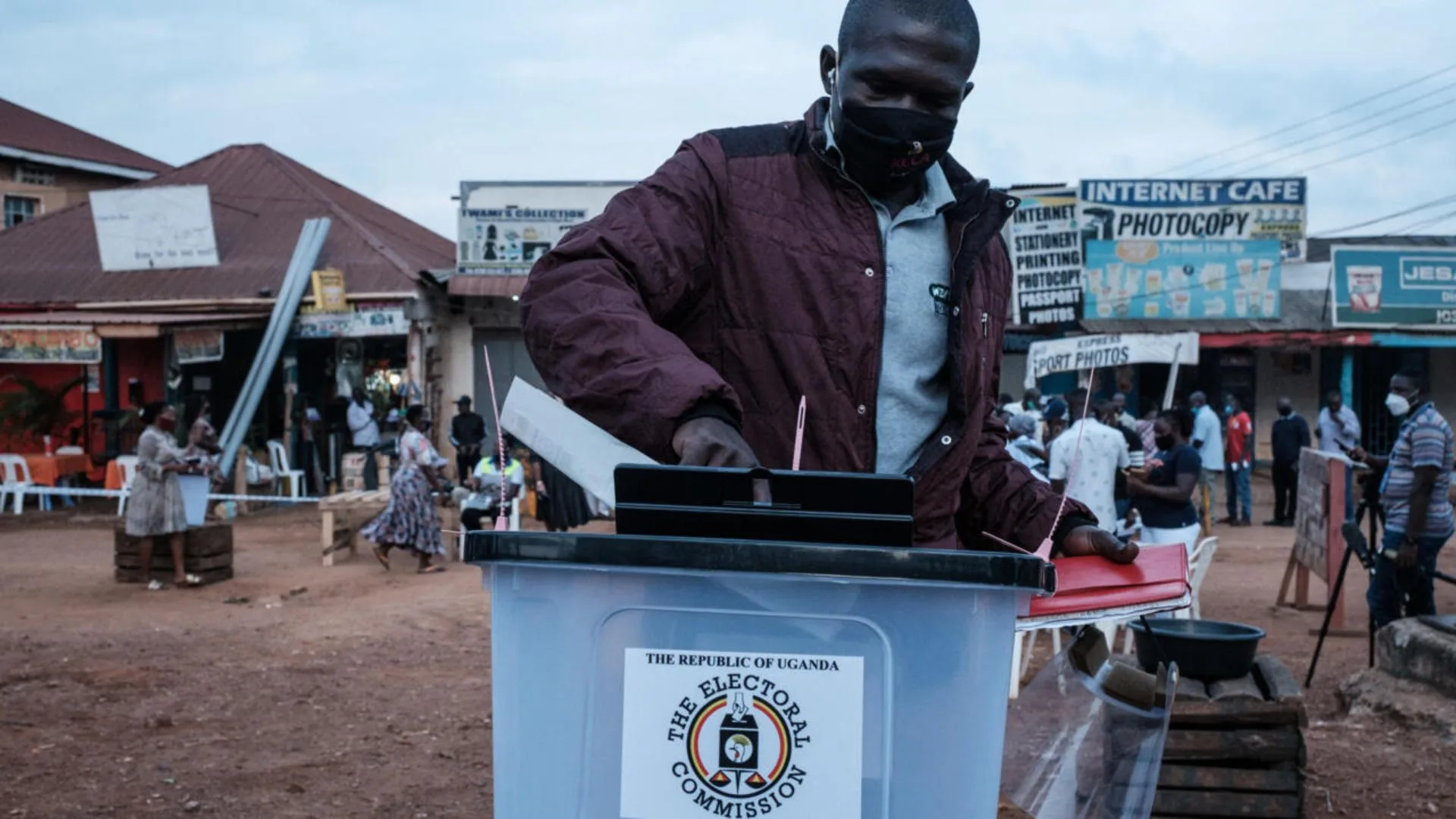 Elecciones en Uganda – Las potencias globales refuerzan su presencia en un país estratégico de África Oriental