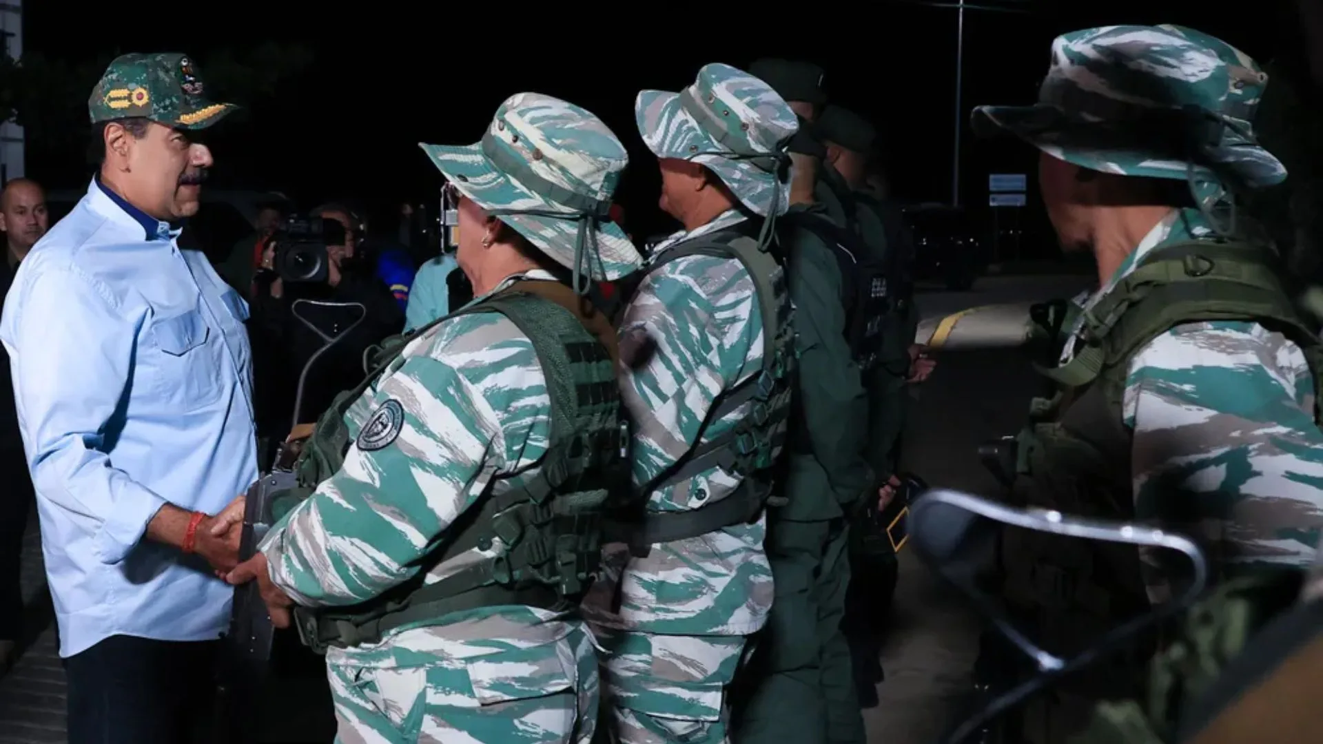 Venezuela lanza maniobras militares el mismo día que EE.UU. despliega al portaaviones Ford en el Caribe