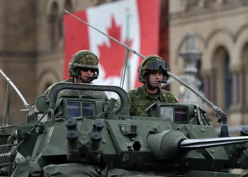 Soldados canadiense a bordo de un blindado en un defile en Ottawa. Foto: La Presse canadienne / Sean Kilpatrick