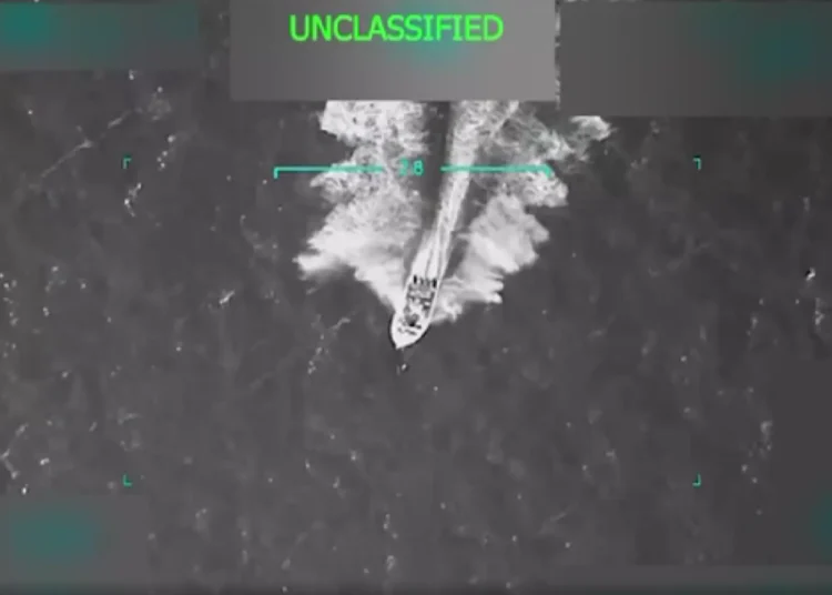 Captura de pantalla del video compartido por Donald Trump sobre supuesto ataque de Estados Unidos a un barco venezolano en el Caribe.