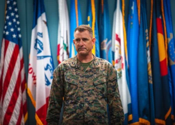 Francis L. Donovan. Crédito: Cabo de la Infantería de Marina de los EE. UU. Zachary Zephir)