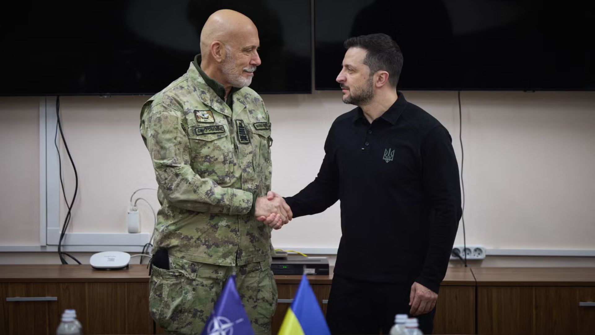 Zelensky con el almirante Giuseppe Cavo Dragone