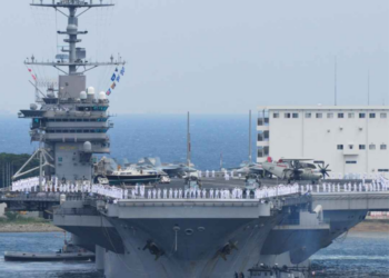 Japoneses protestan contra el despliegue del portaviones nuclear USS George Washington
