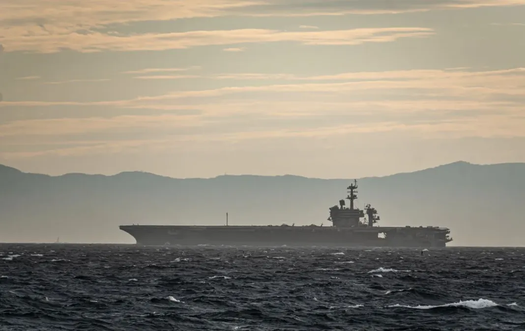 El portaaviones nuclear USS George Washington (CVN-73) de la Armada de EE.UU. regresó a su base en Japón