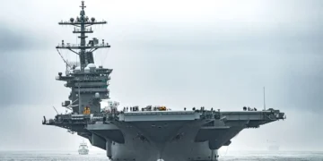 El portaaviones nuclear USS George Washington (CVN-73) de la Armada de EE.UU. regresó a su base en Japón