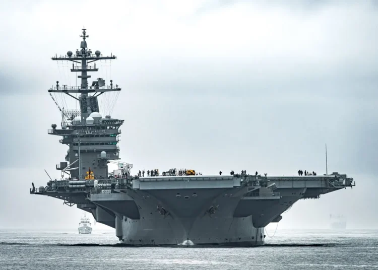 El portaaviones nuclear USS George Washington (CVN-73) de la Armada de EE.UU. regresó a su base en Japón