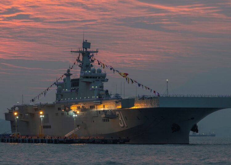 buque de asalto anfibio chino Tipo 075 CNS Hainan