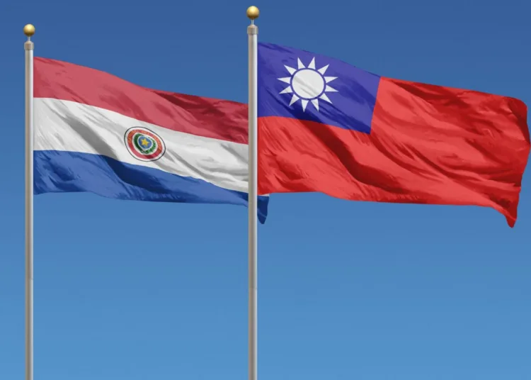 Banderas de Paraguay y Taiwán. Crédito: archivo