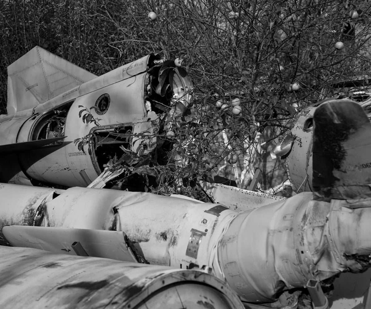 Las armas, incluidos misiles y drones utilizados por Rusia, se exhiben en el Instituto de Investigación Científica de Peritaje Forense de Kiev. Créditos: The Washington Post