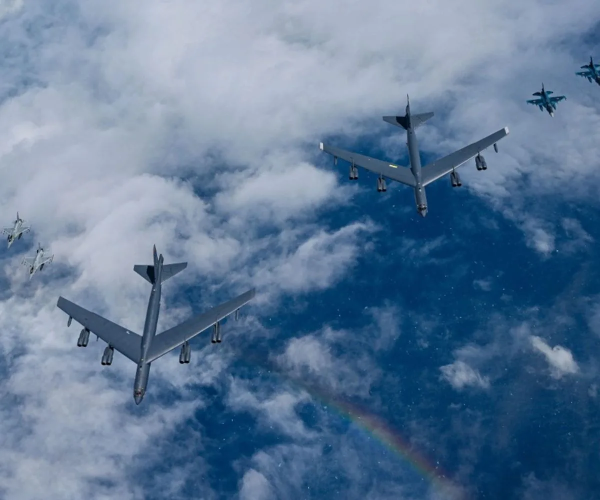 Bombarderos B-52H de la Fuerza Aérea de los Estados Unidos, aviones de combate KF-16 de la Fuerza Aérea de Corea del Sur y aviones de combate F-2 de la Fuerza Aérea de Autodefensa de Japón
